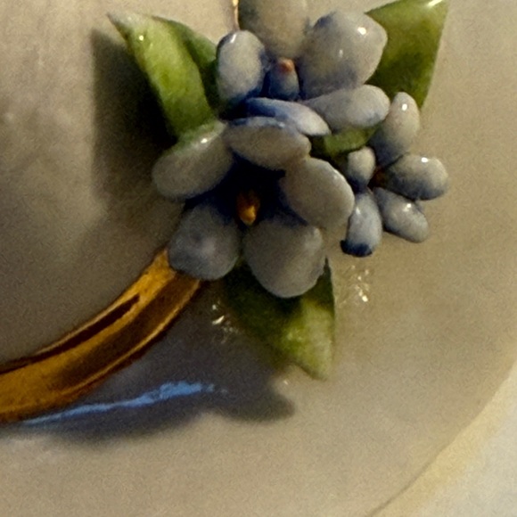 Vintage Queen Capodimonte Made in Italy Elegant Cream Porcelain Hat with Flowers - Picture 7 of 10